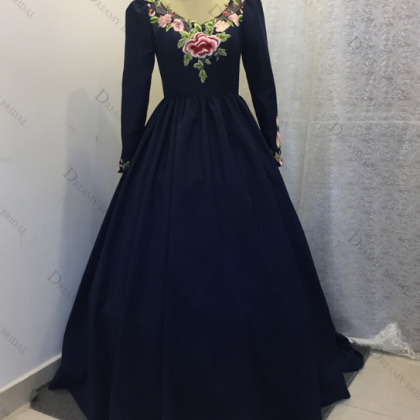 Vintage Black Prom Dresses Long Sleeve Embrodiery..
