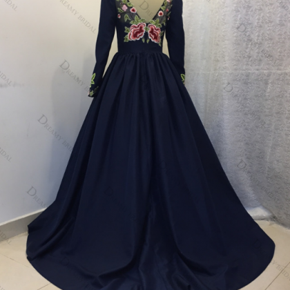 Vintage Black Prom Dresses Long Sleeve Embrodiery..