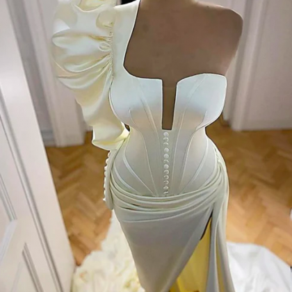 One Shoulder Mermaid Wedding Dresses For Women..