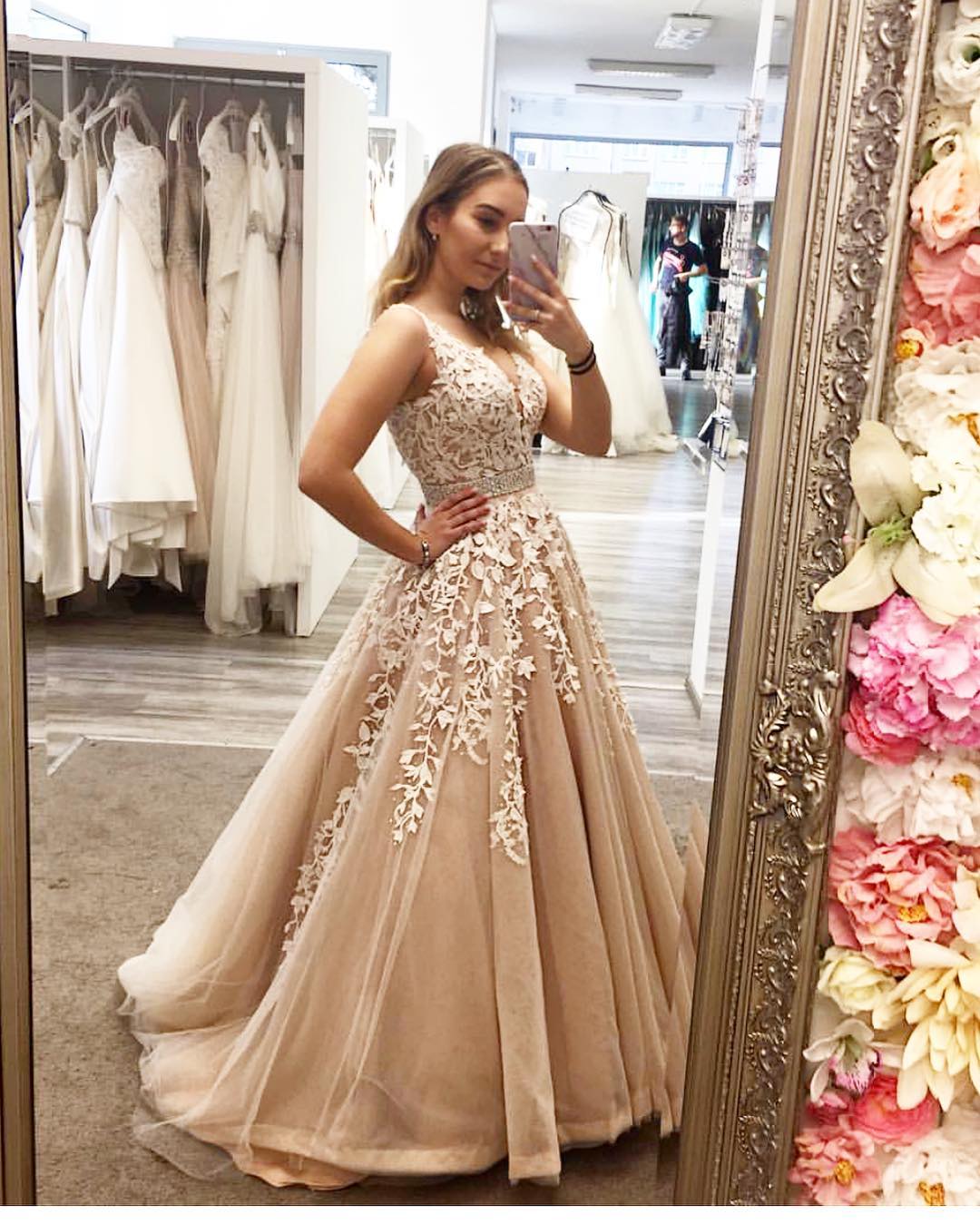 Beaded Prom Dresses 2019 V Neck Lace 