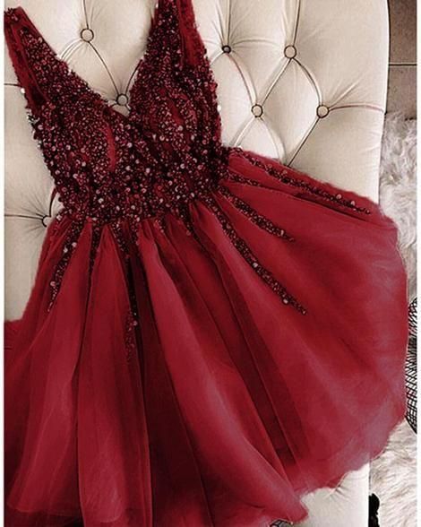 2023 Burgundy Prom Dresses Short V Neck Beaded Crystals Sleeveless Tulle Homecoming Dresses 2024 Vestido De Festa De Curto