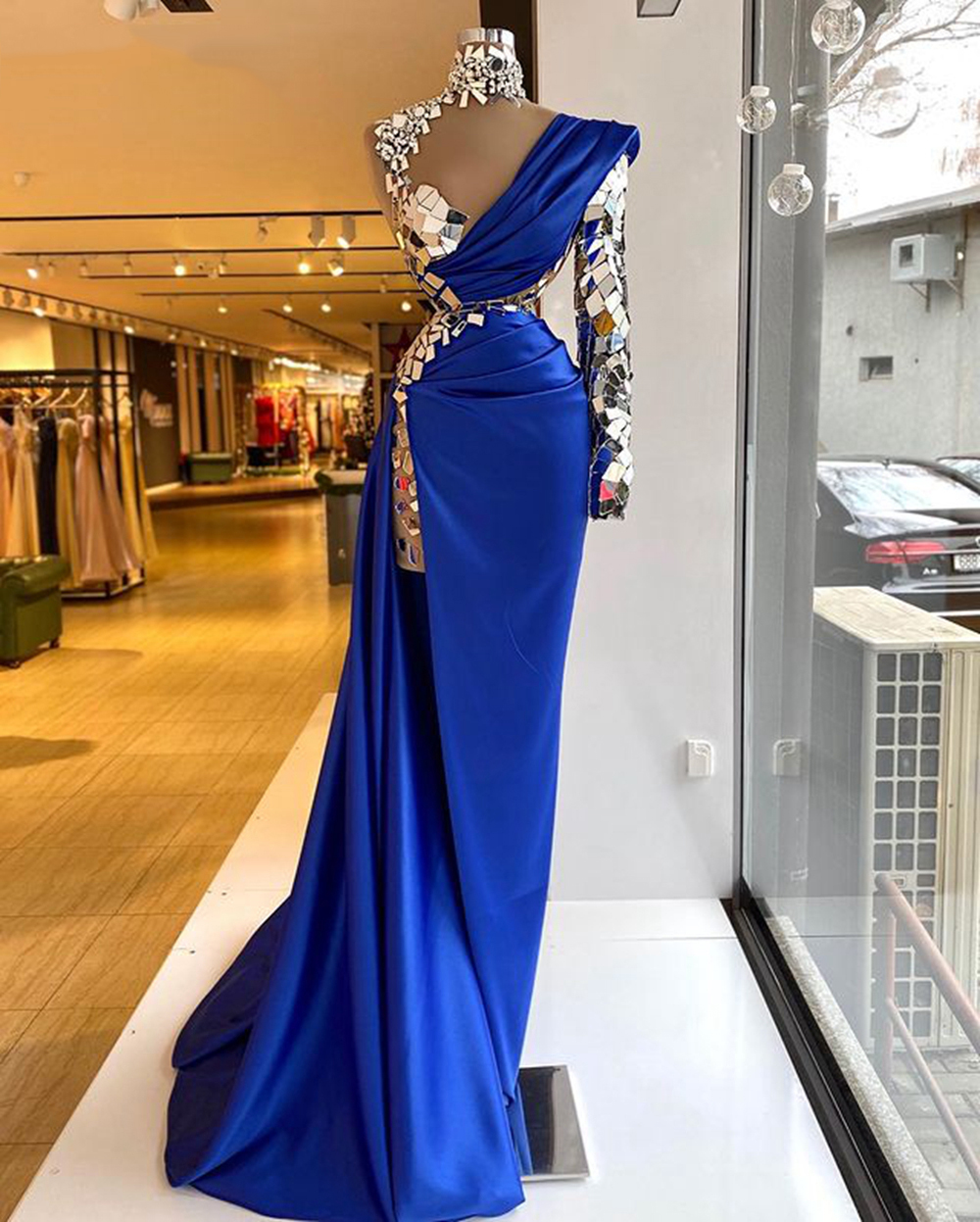 High Neck Crystal Evening Dresses Long Sleeve Royal Blue Modest Unique Luxury Sexy Formal Evening Gown Abendkleider