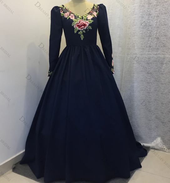 Vintage Black Prom Dresses Long Sleeve Embrodiery Applique V Neck Elegant Prom Gown Robe De Bal