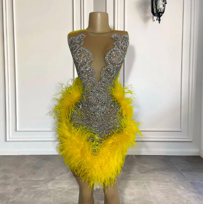 Rhinestones Embellished Prom Gown Short Yellow Diamonds Feather Prom Dresses Mini Length Crystals Cocktail Dresses Vestidos De Graduacion Luxury