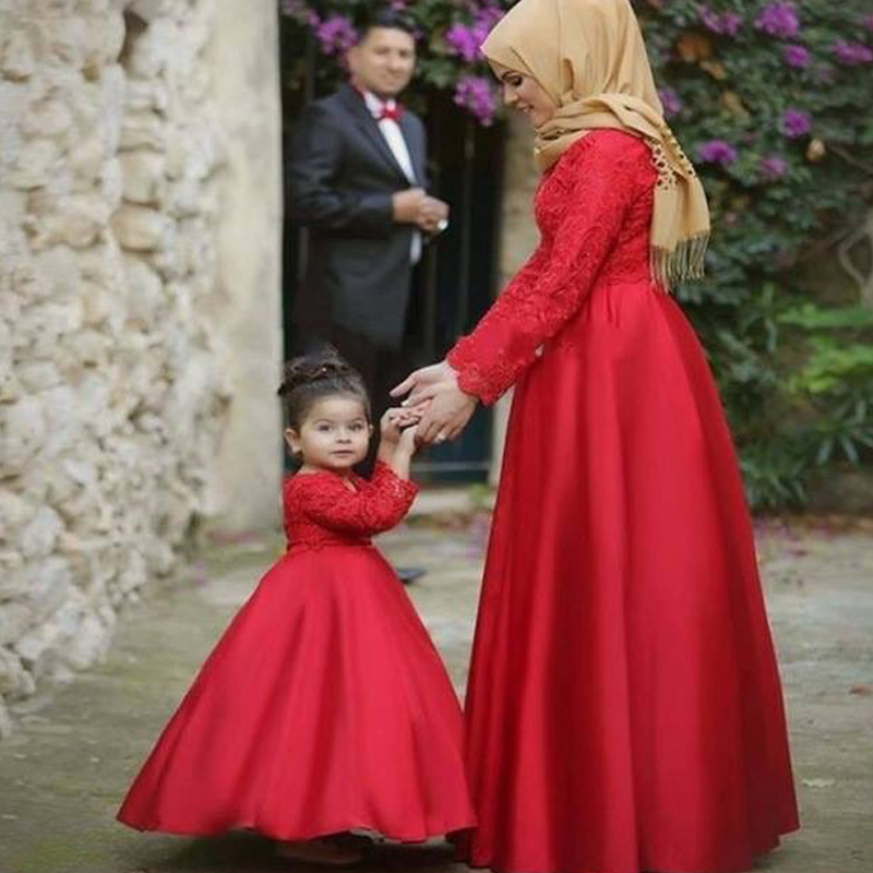 matching red dresses for mother and daughter