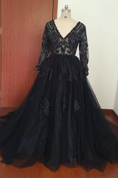 Black Prom Dresses Long Sleeve V Neck Vintage Lace Applique Elegant Modest Simple Tulle Prom Gown Vestidos De Fiesta