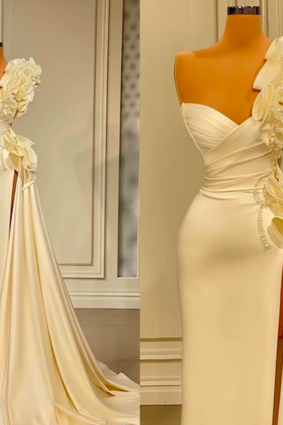 One Shoulder Simple Wedding Dresses for Bride Pleated Off White Elegant Modest Bridal Dresses Vestidos De Novia Robe De Mariee Romantic Wedding Gown